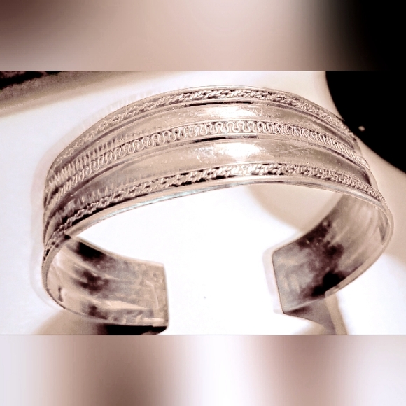 Vintage Native Navajo Sterling Silver 9.25 Cuff Design Pattern Bracelet. - Picture 2 of 7